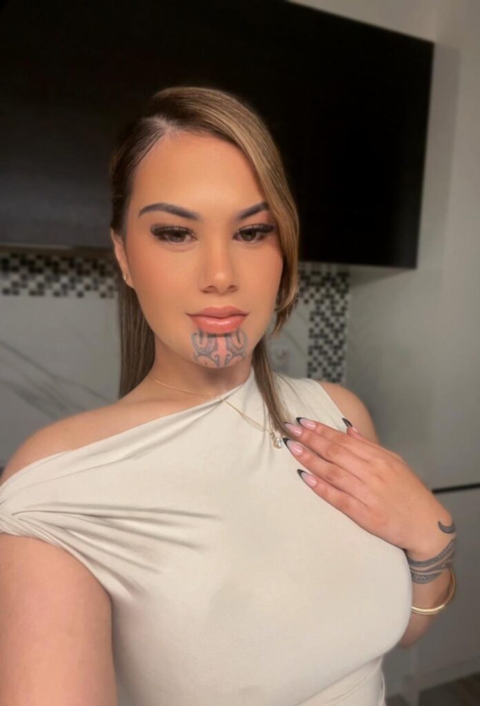 Ari, VIP Escorts