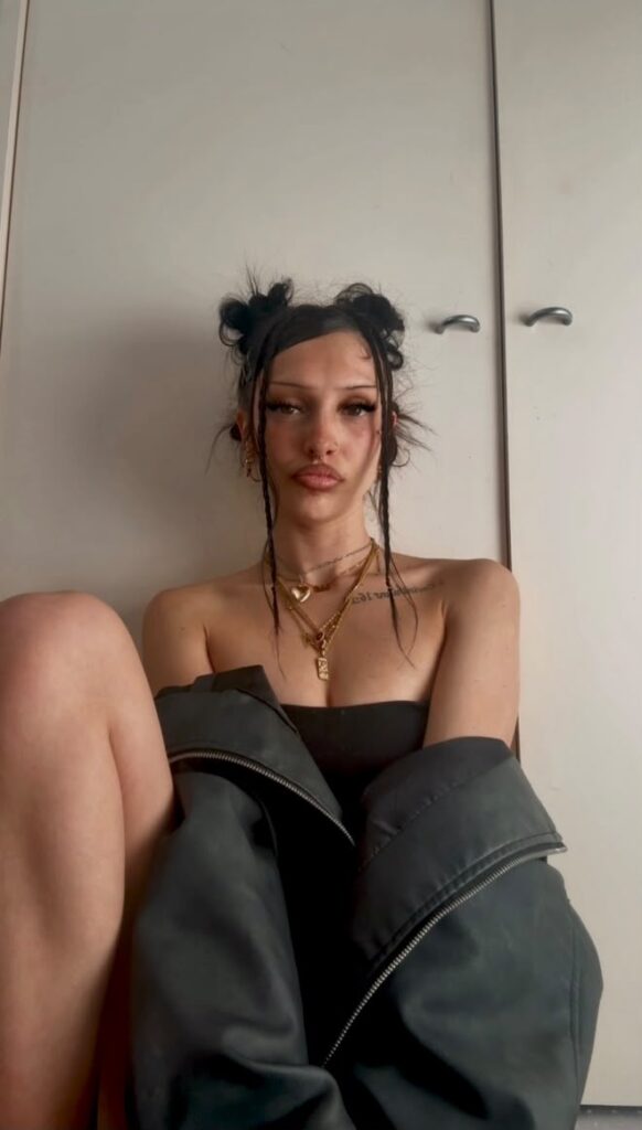 Tinks, Brisbane escort